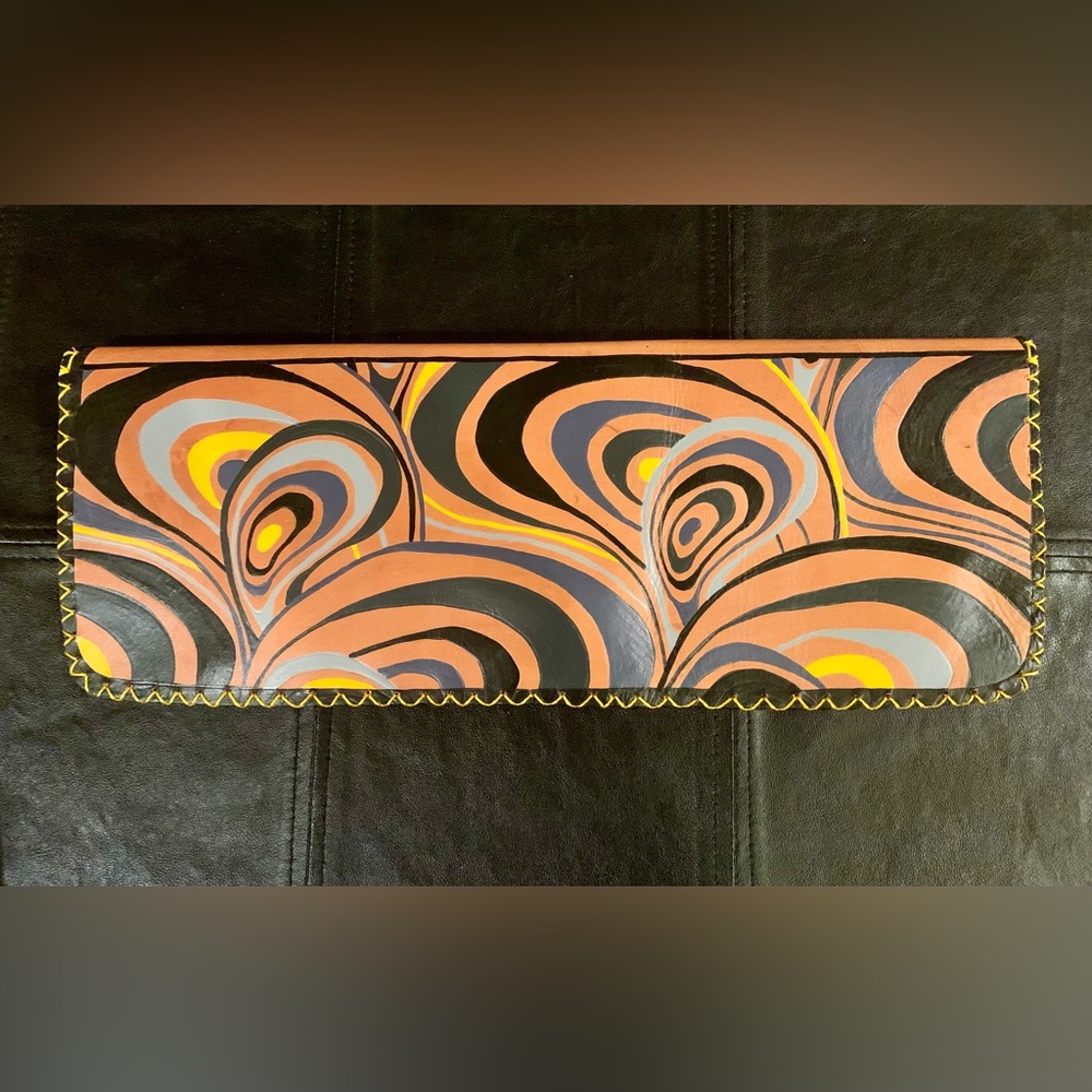 NWOT ADRIANA MARTINEZ CLUTCH. ART WORK ON A PURSE. ABSOLUTELY GORGEOUS COLORS❤️ - Picture 2 of 6